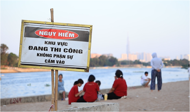 CSGT TP.HCM khuyến c&aacute;o người d&acirc;n kh&ocirc;ng đu trend check-in ở 'biển G&ograve; Vấp' - Ảnh 1.