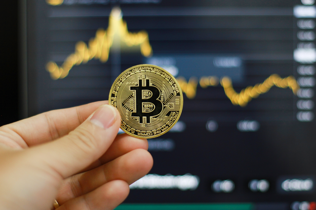 Giá Bitcoin hôm nay 14.5.2026: Thủng đáy 79.000 USD, 'cá voi' bán khống 70 triệu USD - Ảnh 1.