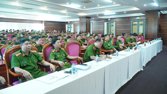 Đ&agrave; Nẵng: Kh&ocirc;ng để bỏ lọt vi phạm về kinh tế, m&ocirc;i trường từ cơ sở- Ảnh 2.