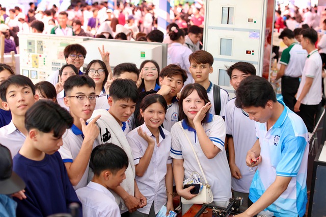 Tuyển sinh 2026: Những ng&agrave;nh n&agrave;o phải đạt ngưỡng đầu v&agrave;o mới được x&eacute;t tuyển? - Ảnh 1.