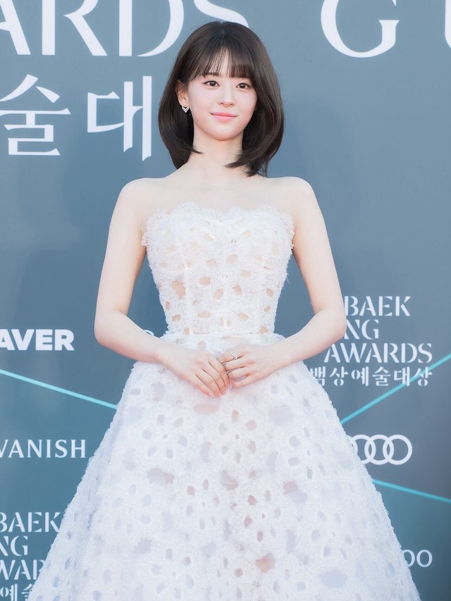 Những bộ trang sức làm nên sức hút tại thảm đỏ Baeksang - Ảnh 5.
