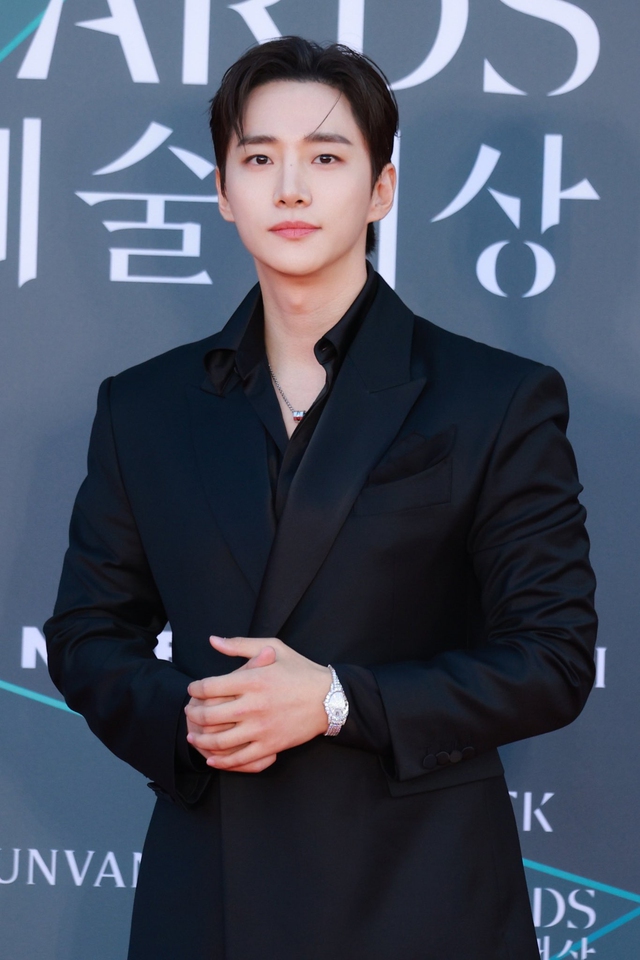 Những bộ trang sức làm nên sức hút tại thảm đỏ Baeksang - Ảnh 3.