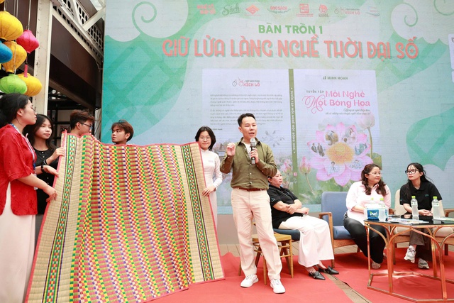 X&uacute;c động xem ảnh 'L&agrave;ng nghề thời đại số' - Ảnh 6.