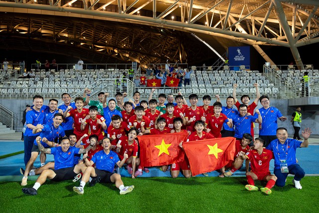 U.17 Việt Nam dự World Cup, đừng quên dấu ấn của những người đặc biệt này!- Ảnh 4. U.17 Việt Nam dự World Cup, đừng quên dấu ấn của những người đặc biệt này!- Ảnh 4.