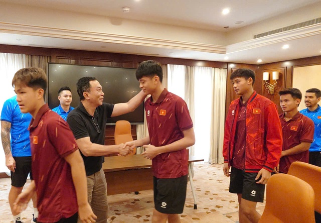 Chủ tịch VFF nhắn nhủ lời khuyên gan ruột, mong U.17 Việt Nam tạo kỳ tích châu Á như U.23- Ảnh 1. Chủ tịch VFF nhắn nhủ lời khuyên gan ruột, mong U.17 Việt Nam tạo kỳ tích châu Á như U.23- Ảnh 1.