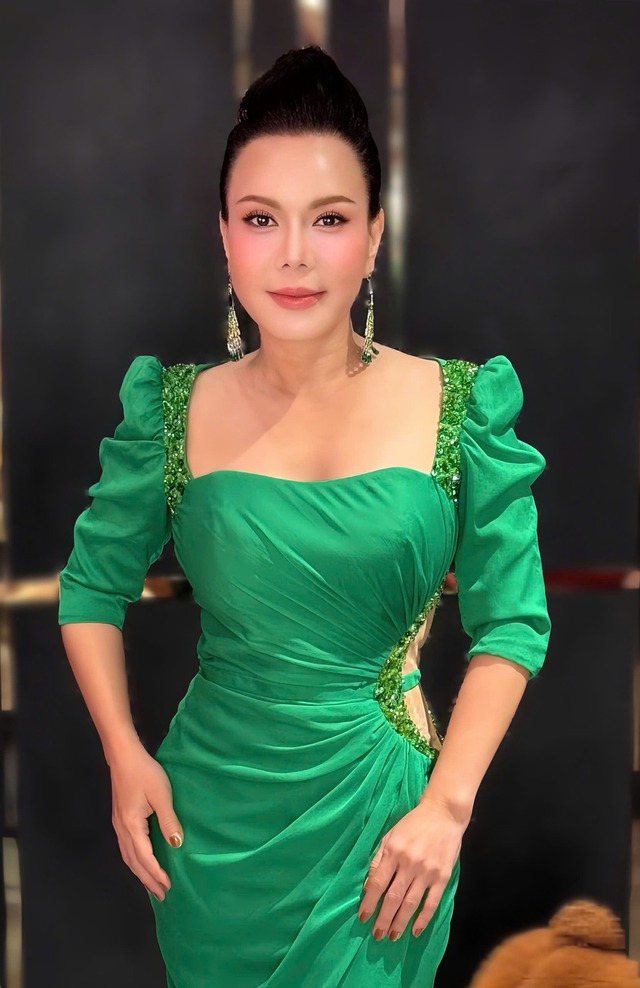 Nghệ sĩ Việt Hương đính chính - Ảnh 1.