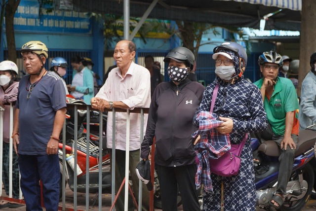 Khủng hoảng bữa ăn b&aacute;n tr&uacute;: Những bất cập trong quản l&yacute; - Ảnh 2.