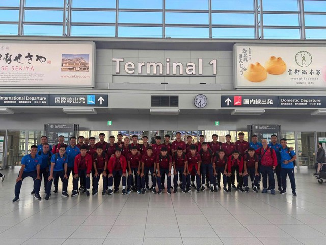 U.19 Việt Nam sang Nhật Bản rèn quân: Chia tay thủ môn Việt kiều, sao trẻ HAGL 1,95 m vắng mặt- Ảnh 2. U.19 Việt Nam sang Nhật Bản rèn quân: Chia tay thủ môn Việt kiều, sao trẻ HAGL 1,95 m vắng mặt- Ảnh 2.