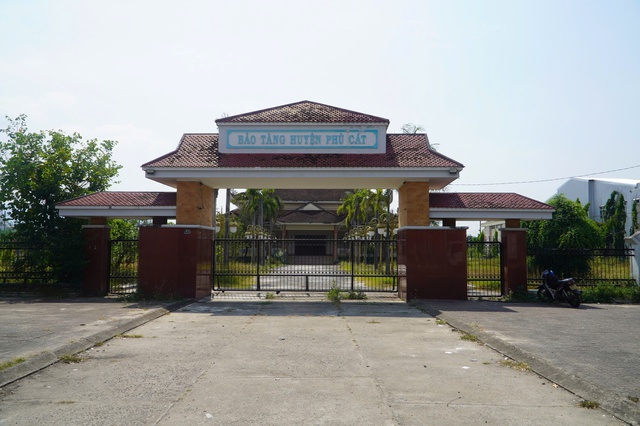 Bảo tàng 'ngủ quên' giữa vườn cỏ dại- Ảnh 1. Bảo tàng 'ngủ quên' giữa vườn cỏ dại- Ảnh 1.
