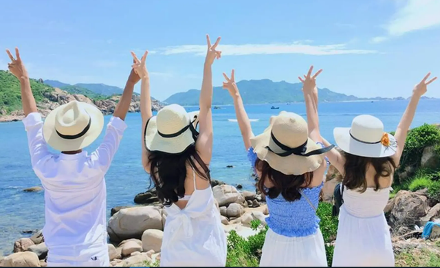 5 mẹo chống nắng ‘sống còn’ khi đi du lịch: Da trắng hồng bất chấp nắng gắt - Ảnh 2.
