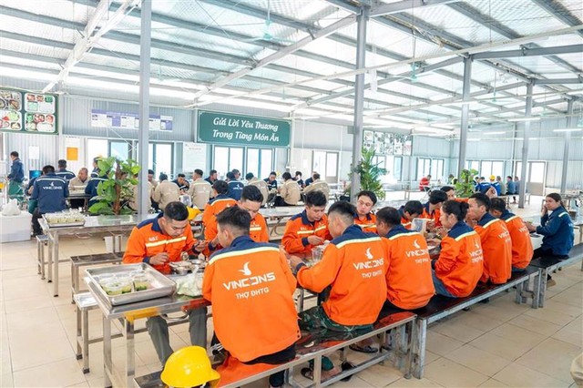 Vingroup tuyển 20.000 nhân sự tại Hà Nội, cam kết thu nhập vượt trội - Ảnh 1.
