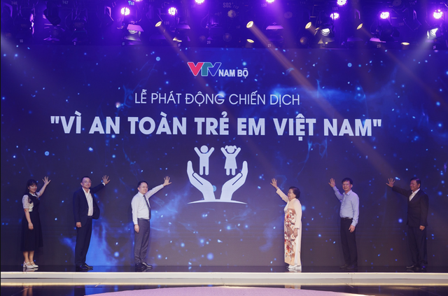 Cảnh b&aacute;o nguy cơ lộ th&ocirc;ng tin trẻ em từ ảnh cha mẹ đăng mạng x&atilde; hội - Ảnh 1.