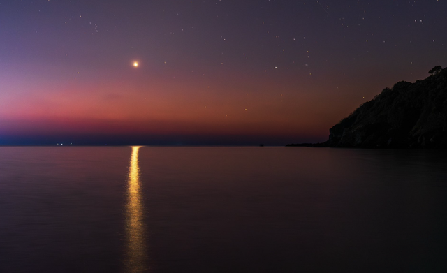 Mặt trời vừa lặn, người Việt thấy thi&ecirc;n thể s&aacute;ng rực: Kh&ocirc;ng phải UFO, đ&oacute; l&agrave; g&igrave;? - Ảnh 1.