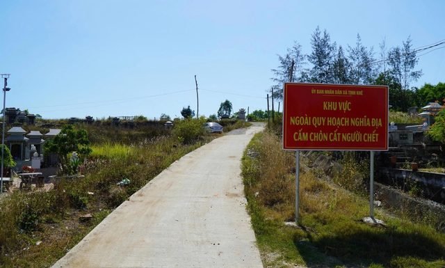 Quảng Ngãi: Hơn 2,1 ha đất nông nghiệp biến thành khu an táng- Ảnh 3. Quảng Ngãi: Hơn 2,1 ha đất nông nghiệp biến thành khu an táng- Ảnh 3.