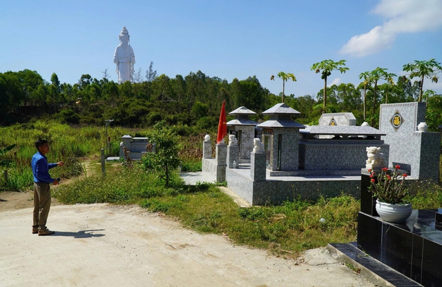 Quảng Ngãi: Hơn 2,1 ha đất nông nghiệp biến thành khu an táng- Ảnh 2. Quảng Ngãi: Hơn 2,1 ha đất nông nghiệp biến thành khu an táng- Ảnh 2.