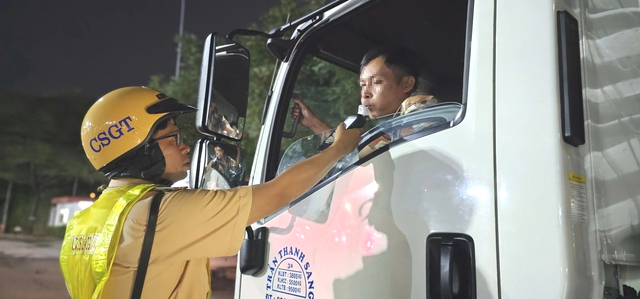 Kiểm tra ma t&uacute;y tại chợ B&igrave;nh Điền: T&agrave;i xế đổ lỗi do uống thuốc vi&ecirc;m họng - Ảnh 1.