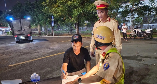 Kiểm tra ma t&uacute;y tại chợ B&igrave;nh Điền: T&agrave;i xế đổ lỗi do uống thuốc vi&ecirc;m họng - Ảnh 6.