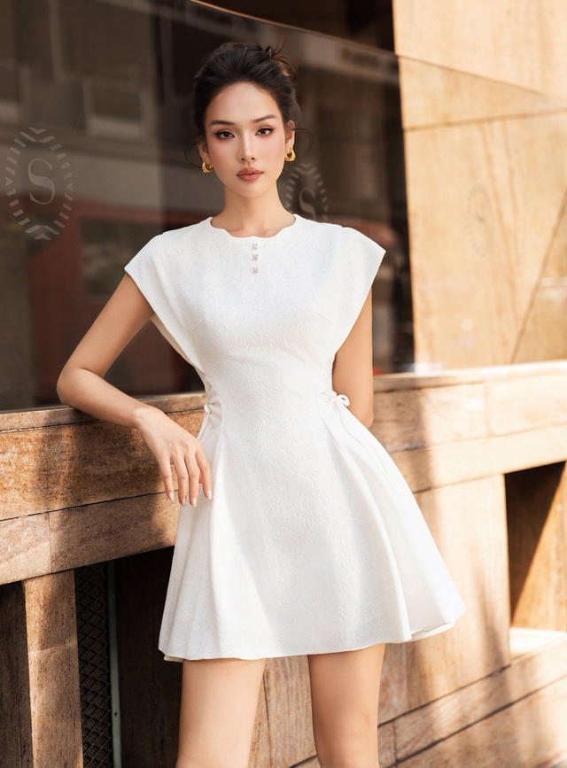Váy chữ A vừa thanh lịch lại năng động, diện đi làm đi chơi đều đẹp- Ảnh 3. Váy chữ A vừa thanh lịch lại năng động, diện đi làm đi chơi đều đẹp- Ảnh 3.