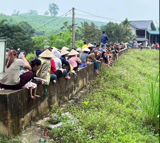 'Độc, lạ' cả l&agrave;ng g&oacute;p tiền mua c&aacute; giống, ng&agrave;y k&eacute;o lưới ai cũng c&oacute; phần - Ảnh 1.