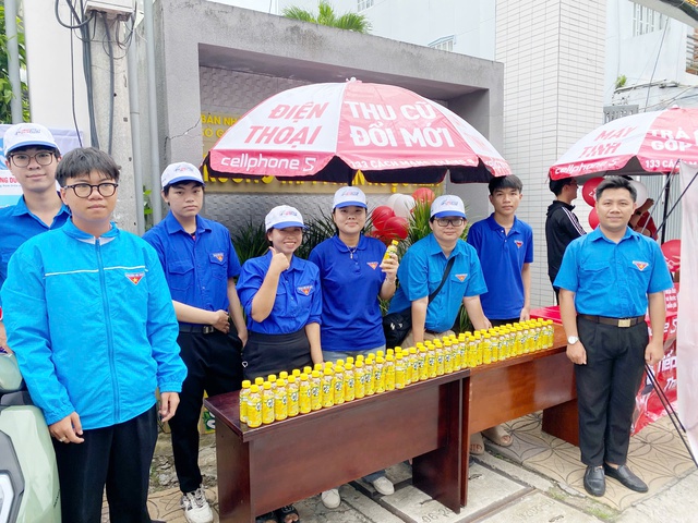 Gần một thập kỷ gia đ&igrave;nh &lsquo;Việt Minh&rsquo; tiếp sức sĩ tử đi thi - Ảnh 1.