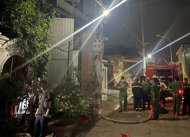 Cháy nhà dân lúc rạng sáng ở Hà Nội, 1 người tử vong- Ảnh 1. Cháy nhà dân lúc rạng sáng ở Hà Nội, 1 người tử vong- Ảnh 1.