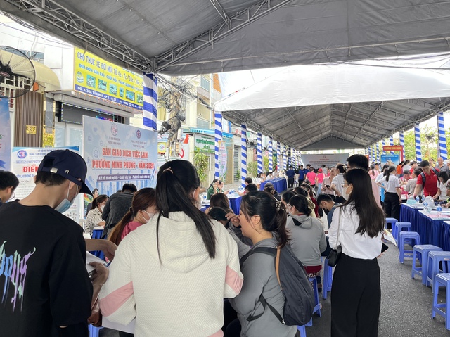 TP.HCM tuyển nhiều lao động phổ thông, có vị trí lương hơn 40 triệu đồng/tháng - Ảnh 1.