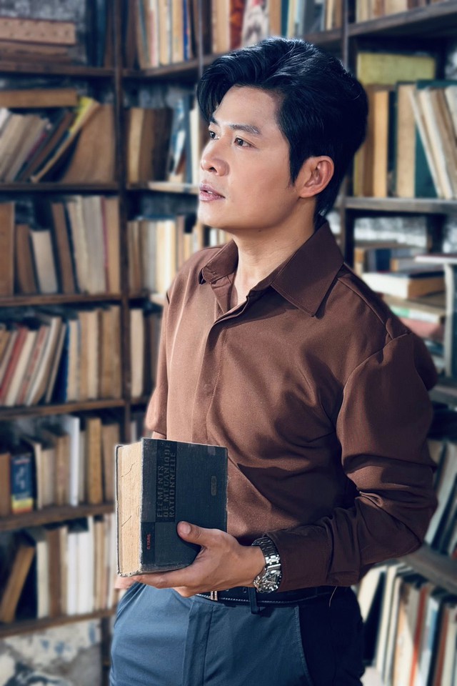 Nhạc sĩ Nguyễn Văn Chung ra sao sau cơn sốt ca khúc tỉ view?
- Ảnh 2. Nhạc sĩ Nguyễn Văn Chung ra sao sau cơn sốt ca khúc tỉ view?
- Ảnh 2.