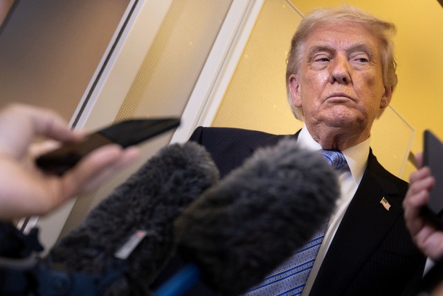 Giao dịch chứng khoán bất thường của Tổng thống Trump?   - Ảnh 1.