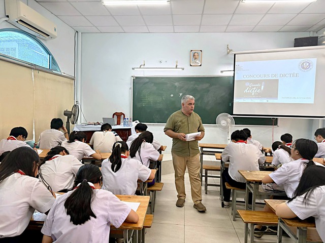 Tuyển sinh đầu cấp TP.HCM: Một phường trung t&acirc;m c&oacute; thể tuyển học sinh ngo&agrave;i địa b&agrave;n - Ảnh 1.