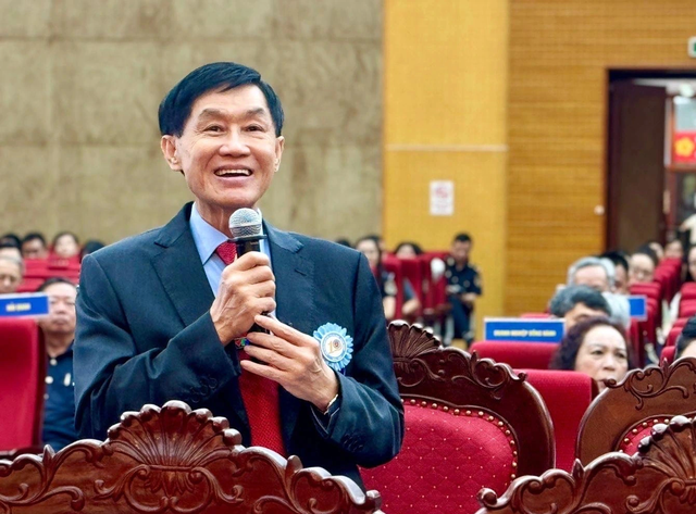 Tiếp tục lấy ý kiến tặng danh hiệu Anh hùng lao động cho tỉ phú Johnathan Hạnh Nguyễn- Ảnh 1. Tiếp tục lấy ý kiến tặng danh hiệu Anh hùng lao động cho tỉ phú Johnathan Hạnh Nguyễn- Ảnh 1.