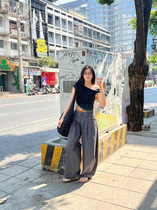 Gói trọn hành trang du lịch chỉ với một chiếc túi xách bản to- Ảnh 6. Gói trọn hành trang du lịch chỉ với một chiếc túi xách bản to- Ảnh 6.