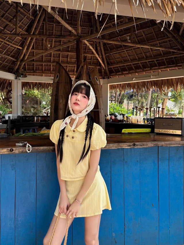 Chút tinh tế từ áo kiểu đính khuy giúp nàng thêm phần thanh lịch- Ảnh 6.