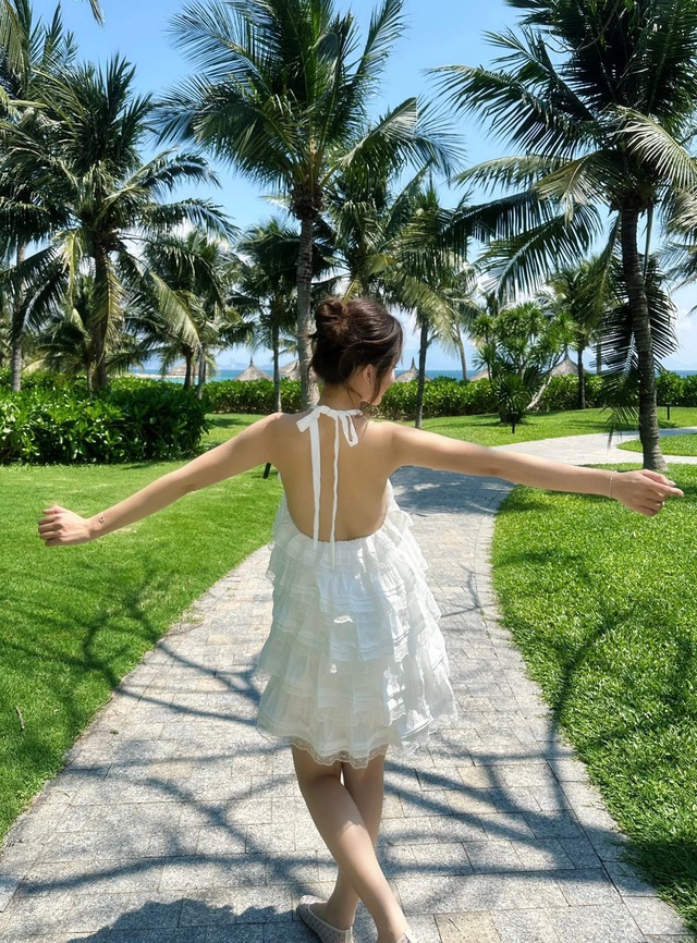 Vẻ đẹp quyến rũ cùng đầm hở lưng- Ảnh 7.