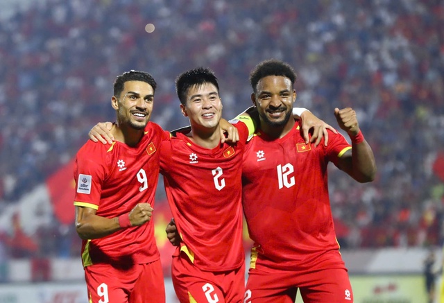 Đội tuyển Việt Nam sẽ chơi tấn c&ocirc;ng &aacute;p đặt ở AFF Cup - Ảnh 1.