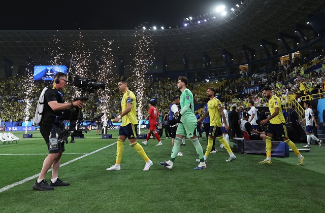 Đội Ronaldo thua sốc chung kết, nhìn Chủ tịch VFF trao cúp cho đại diện Nhật Bản- Ảnh 3. Đội Ronaldo thua sốc chung kết, nhìn Chủ tịch VFF trao cúp cho đại diện Nhật Bản- Ảnh 3.