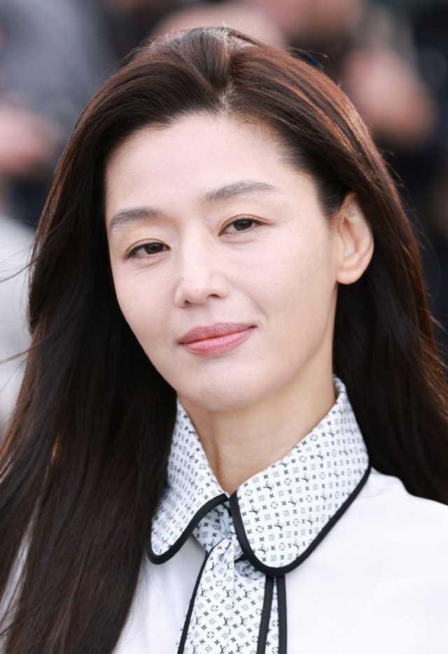 Jun Ji Hyun lép vế trước màn 'đọ sắc' cùng Lý Băng Băng trên thảm đỏ Cannes - Ảnh 3.