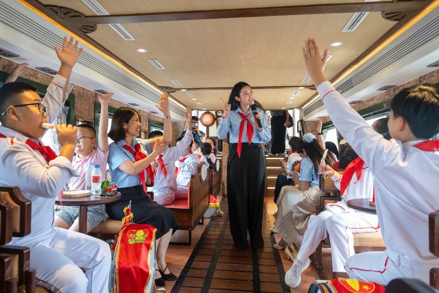 H&agrave;nh tr&igrave;nh đặc biệt tr&ecirc;n chuyến t&agrave;u di sản của 100 h&agrave;nh kh&aacute;ch - Ảnh 1.