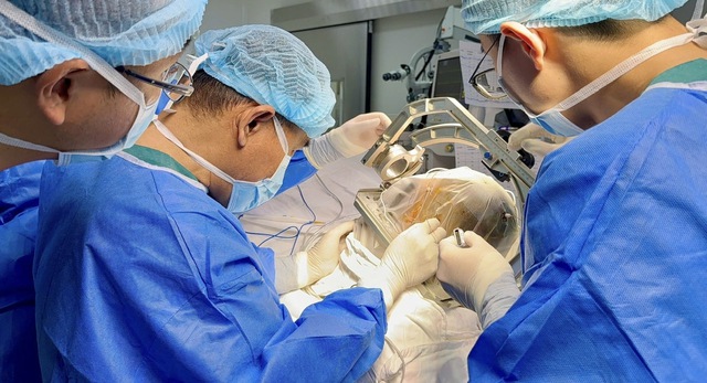 Bệnh viện ở TP.HCM ứng dụng c&ocirc;ng nghệ mới trong điều trị bệnh Parkinson - Ảnh 2.