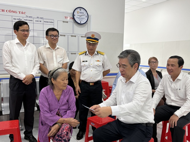 VNVC t&agrave;i trợ kho lạnh GSP, ti&ecirc;m miễn ph&iacute; vắc xin c&uacute;m 3 năm cho C&ocirc;n Đảo - Ảnh 2.