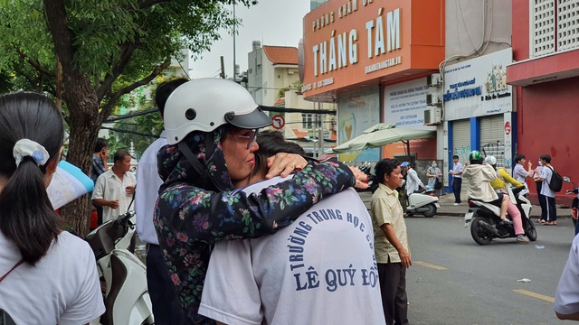 Bỏ thi tuyển sinh lớp 10: Tiết kiệm t&agrave;i nguy&ecirc;n, c&ocirc;ng sức khỏi cuộc đua khốc liệt - Ảnh 1.