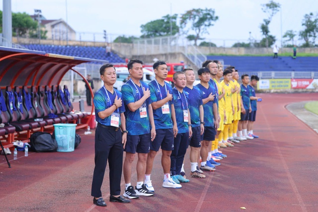 Bảng xếp hạng V-League mới nhất: Ninh B&igrave;nh FC kh&ocirc;ng bỏ cuộc, HAGL bất ngờ tho&aacute;t ghế n&oacute;ng- Ảnh 2.