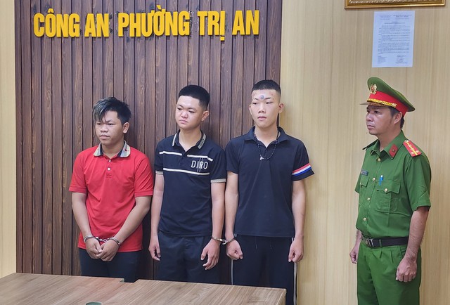 Đồng Nai: Khởi tố 4 bị can d&ugrave;ng 'bom xăng' tấn c&ocirc;ng nh&agrave; d&acirc;n - Ảnh 2.
