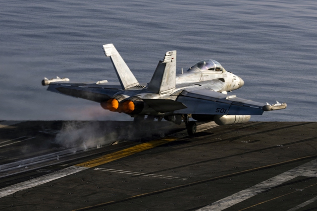 Hai máy bay Boeing EA-18G Growler của Hải quân Mỹ va chạm trên không- Ảnh 2.