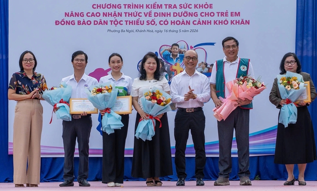 300 trẻ em khó khăn được khám sức khỏe, tư vấn dinh dưỡng miễn phí - Ảnh 4.