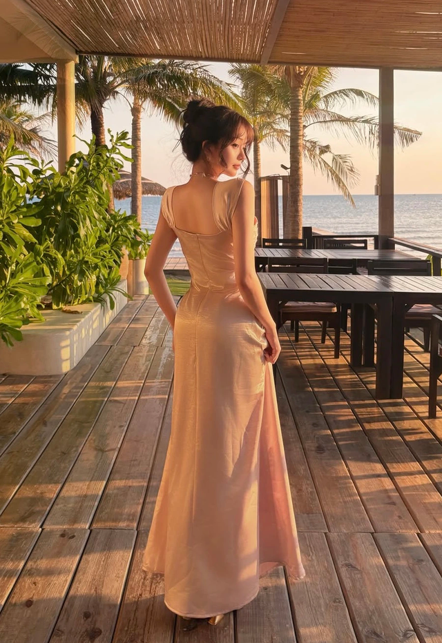 Vẻ đẹp quyến rũ cùng đầm hở lưng- Ảnh 2.