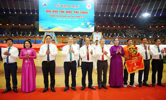 Chủ tịch UBND TP.Đ&agrave; Nẵng thắp lửa, khai mạc ng&agrave;y hội lớn- Ảnh 9.