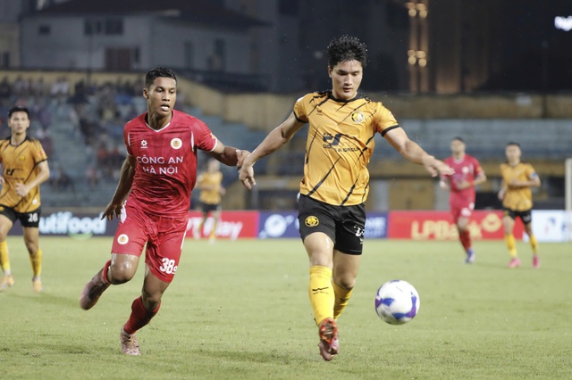 Bảng xếp hạng V-League mới nhất: CLB CAHN đăng quang thuyết phục, lo cho HAGL v&agrave; Becamex TP.HCM v&igrave;...- Ảnh 2.