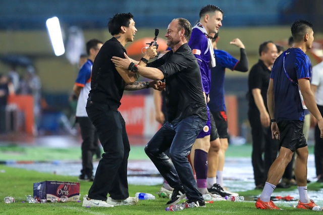 HLV Polking chiến thắng rực rỡ tại Việt Nam, bóng đá Thái Lan tìm về Kiatisak?- Ảnh 9. HLV Polking chiến thắng rực rỡ tại Việt Nam, bóng đá Thái Lan tìm về Kiatisak?- Ảnh 9.