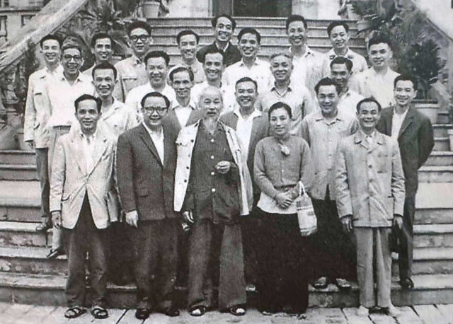 Bà Nguyễn Thị Bình kể bài học 'nhập môn ngoại giao' đầu tiên từ Bác Hồ - Ảnh 2.