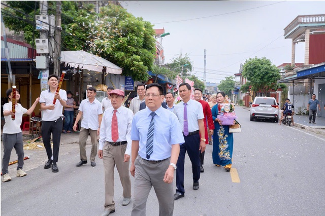 26 năm giữ kỷ vật của em trai, người bác trao lại trong ngày đám cưới cháu - Ảnh 4.
